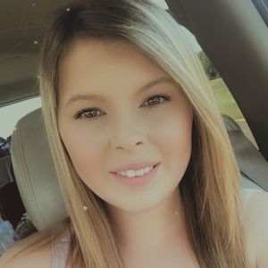 Meet your Posher, Selena